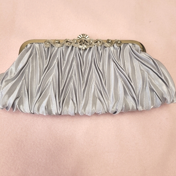 Women Silver Satin Evening Bag Size OS - Picture 3 of 5